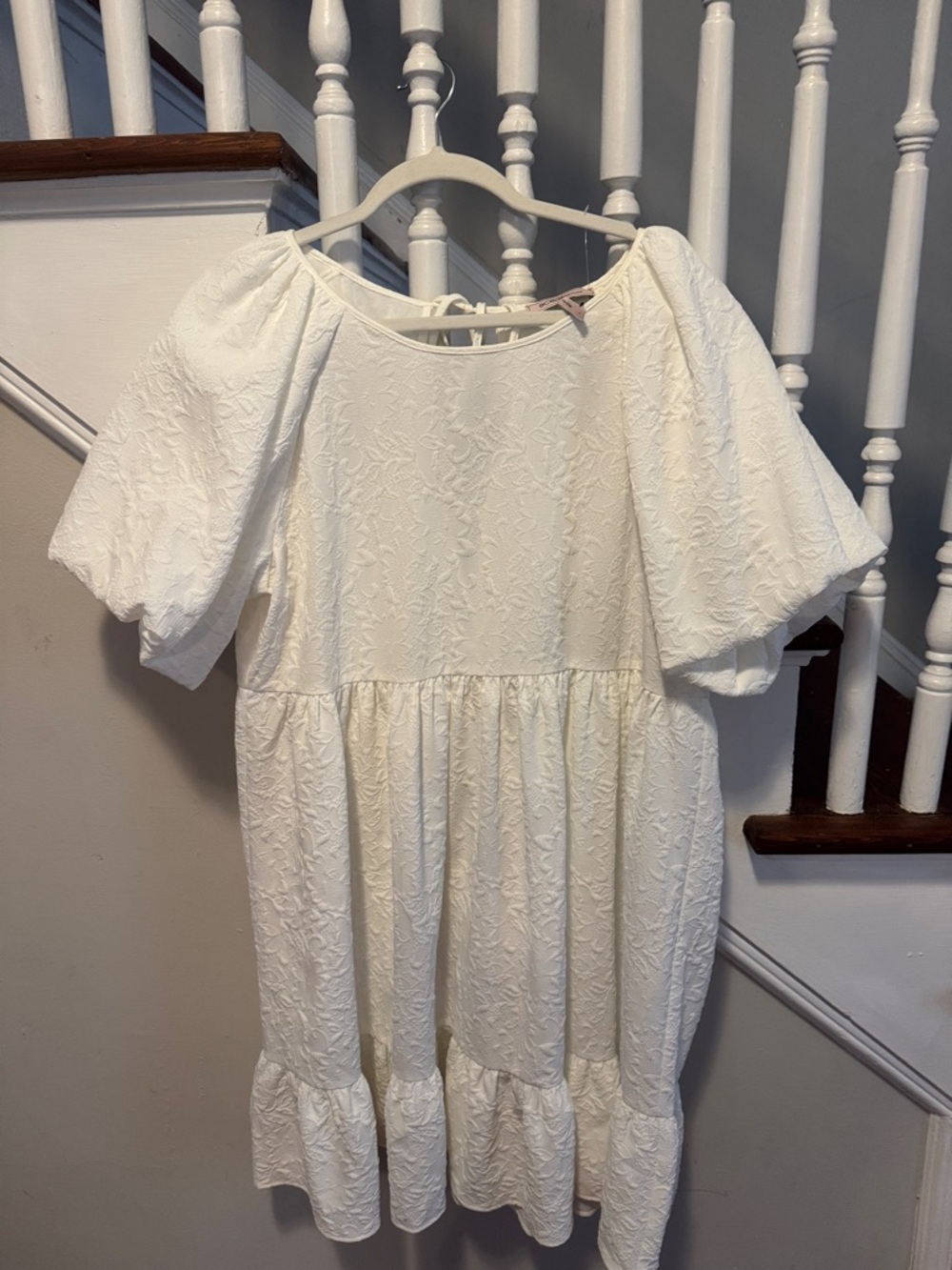 BCBGeneration White Textured Puff-Sleeve Dress with Ruffle Hem